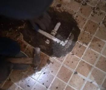 万源卫生间漏水维修公司为您分享下卫生间渗水如何处理及注意事项